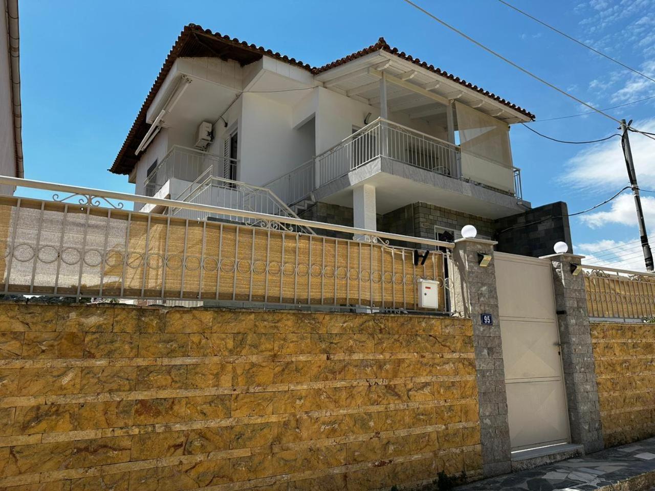 La Vita Apartments-Near Airport & Sea Artemida  Room photo